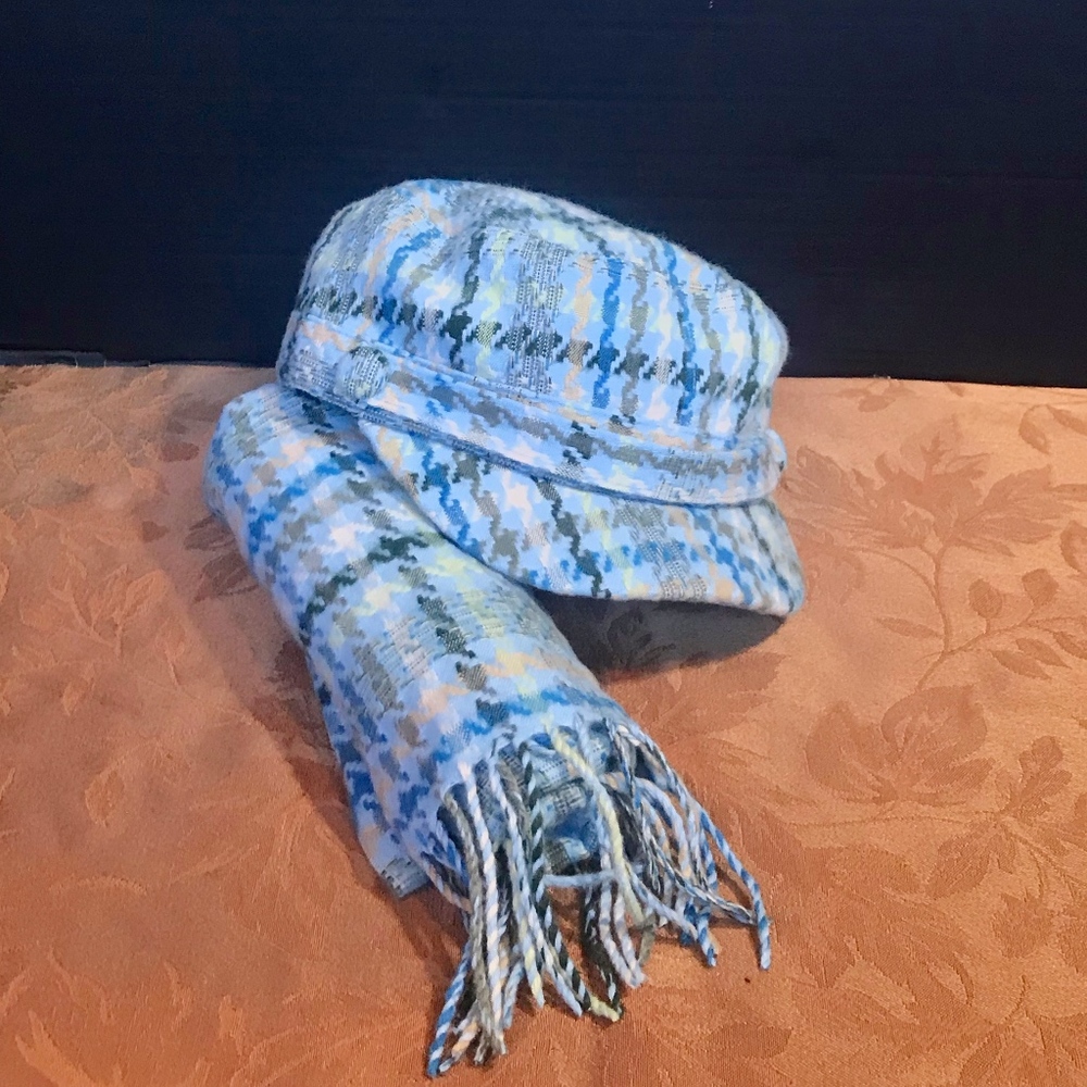 D&Y Hat and Scarf Set OS